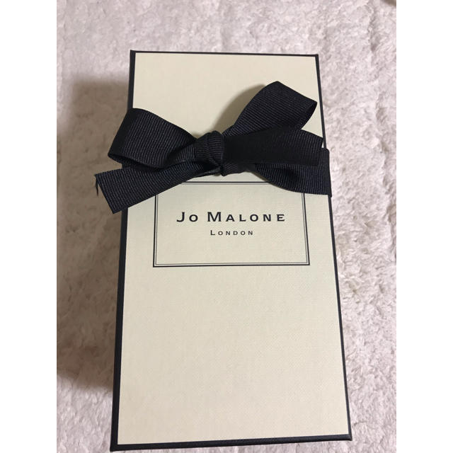 Jo Malone(ジョーマローン)の【新品箱付き】ハンドクリーム　 イングリッシュペアー&フリージア コスメ/美容のボディケア(ハンドクリーム)の商品写真