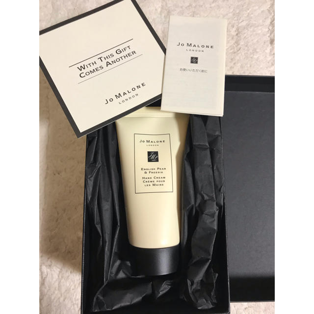 Jo Malone(ジョーマローン)の【新品箱付き】ハンドクリーム　 イングリッシュペアー&フリージア コスメ/美容のボディケア(ハンドクリーム)の商品写真