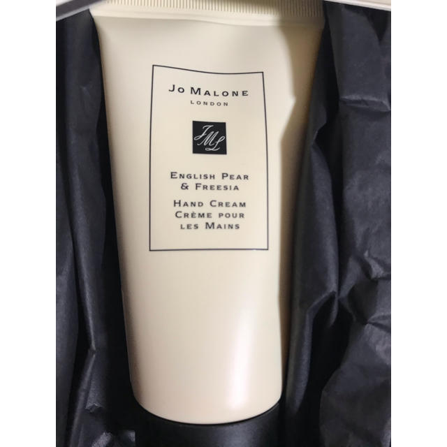 Jo Malone(ジョーマローン)の【新品箱付き】ハンドクリーム　 イングリッシュペアー&フリージア コスメ/美容のボディケア(ハンドクリーム)の商品写真