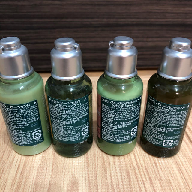 L'OCCITANE(ロクシタン)のロクシタン アメニティ5点セット！（シャンプー/コンディショナーなど） インテリア/住まい/日用品の日用品/生活雑貨/旅行(旅行用品)の商品写真