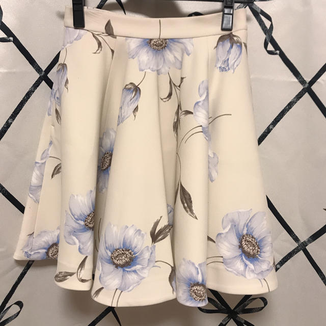 SNIDEL(スナイデル)のSnidel 花柄スカート レディースのスカート(ひざ丈スカート)の商品写真