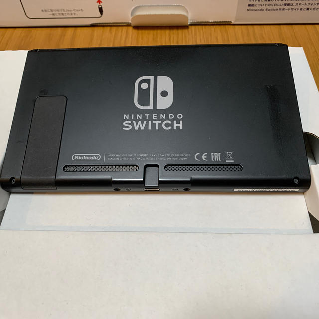 Nintendo Switch(ニンテンドースイッチ)のNintendo Switch JOY-CON グレー 本体  中古品 エンタメ/ホビーのゲームソフト/ゲーム機本体(家庭用ゲーム機本体)の商品写真