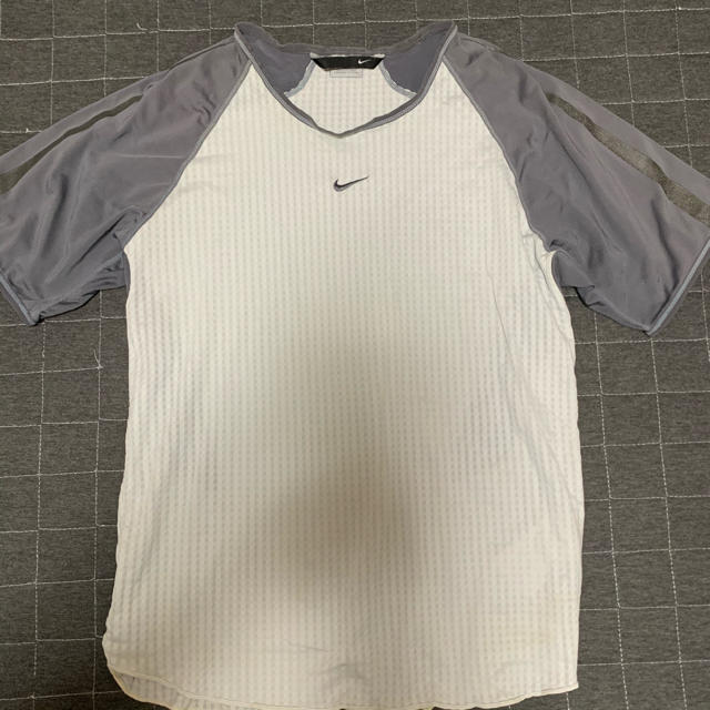 NIKE(ナイキ)のTシャツ　トレーニング レディースのトップス(Tシャツ(半袖/袖なし))の商品写真