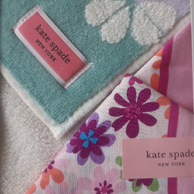 kate spade new york(ケイトスペードニューヨーク)のハンカチ　二枚セット　箱入り　新品 レディースのファッション小物(ハンカチ)の商品写真