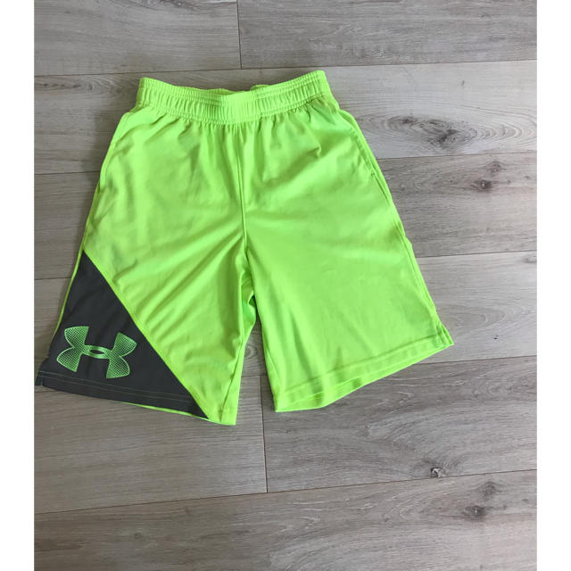 UNDER ARMOUR(アンダーアーマー)のアンダーアーマー半パンジュニアサイズ キッズ/ベビー/マタニティのキッズ服男の子用(90cm~)(パンツ/スパッツ)の商品写真