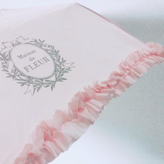 メゾンドフルール(Maison de FLEUR)のヒートカットフリル折りたたみ傘　当日発送(傘)