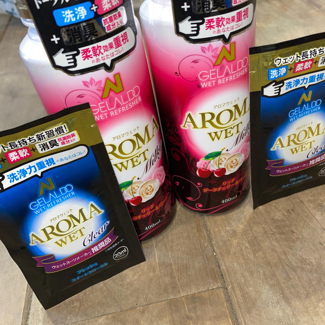 @aroma(アットアロマ)の未開封　ウェットスーツシャンプーボトル2本＋1日用2個　特別セット　送料込み インテリア/住まい/日用品の日用品/生活雑貨/旅行(洗剤/柔軟剤)の商品写真