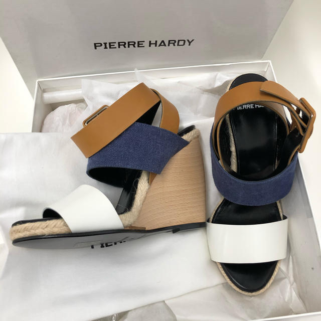 PIERRE HARDY(ピエールアルディ)のピエールアルディ アンクルストラップ　サンダル　23㎝ レディースの靴/シューズ(サンダル)の商品写真