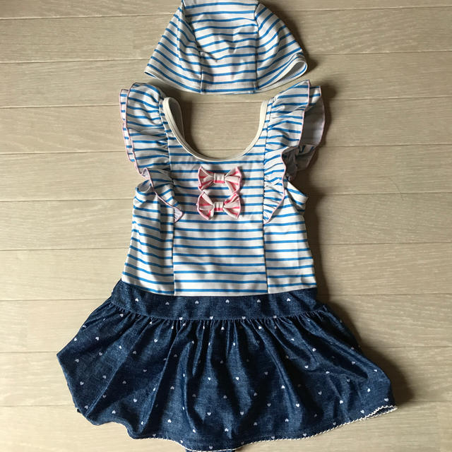 水着　帽子付き　110サイズ　女の子 キッズ/ベビー/マタニティのキッズ服女の子用(90cm~)(水着)の商品写真