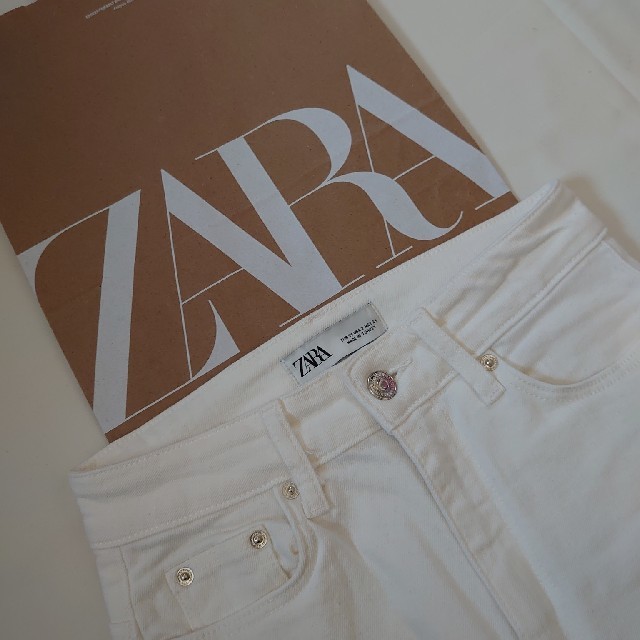 ZARA(ザラ)のZARAザラワイドバキーパンツ白デニム34S完売 レディースのパンツ(デニム/ジーンズ)の商品写真