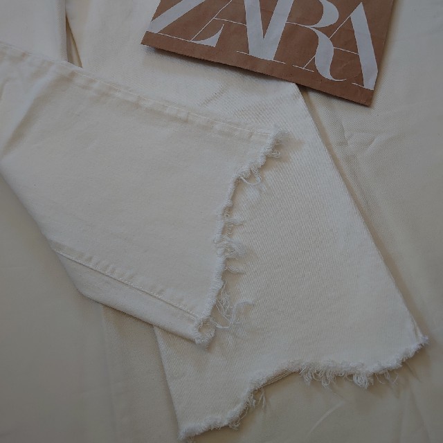 ZARA(ザラ)のZARAザラワイドバキーパンツ白デニム34S完売 レディースのパンツ(デニム/ジーンズ)の商品写真