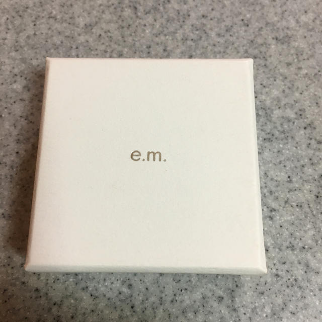 e.m.(イーエム)のe.m. ミサンガ　ピンクジルコニア レディースのアクセサリー(ブレスレット/バングル)の商品写真