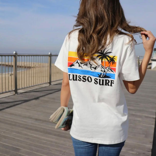 RVCA(ルーカ)の西海岸系☆LUSSO SURF トロピカルTシャツ　Mサイズ☆RVCA メンズのトップス(Tシャツ/カットソー(半袖/袖なし))の商品写真