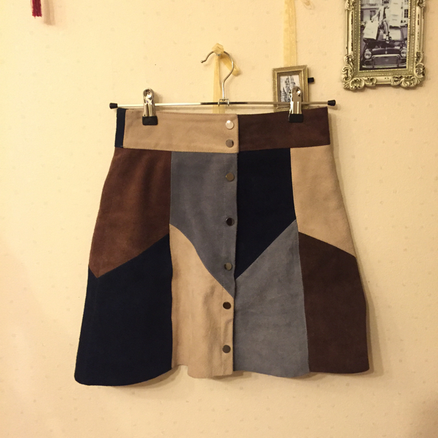 dholic(ディーホリック)のリアルスエードブロックカラーレトロSK レディースのスカート(ミニスカート)の商品写真