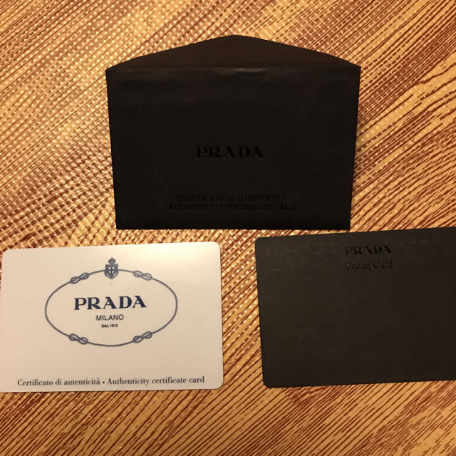 PRADA(プラダ)の最終値下げ　プラダ　サフィアーノ　ウランドジップ　長財布 レディースのファッション小物(財布)の商品写真