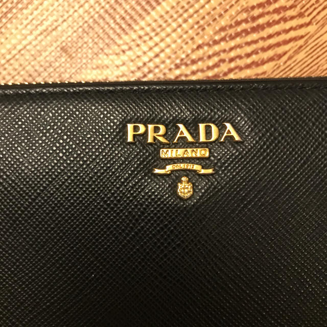 PRADA(プラダ)の最終値下げ　プラダ　サフィアーノ　ウランドジップ　長財布 レディースのファッション小物(財布)の商品写真