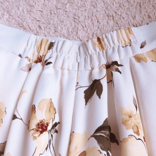 SNIDEL(スナイデル)のスナイデル　花柄スカート レディースのスカート(ひざ丈スカート)の商品写真