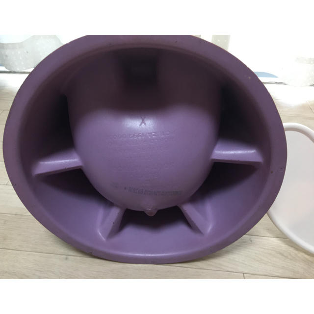 Bumbo(バンボ)のバンボ テーブル付き パープル 薄紫 キッズ/ベビー/マタニティの寝具/家具(その他)の商品写真