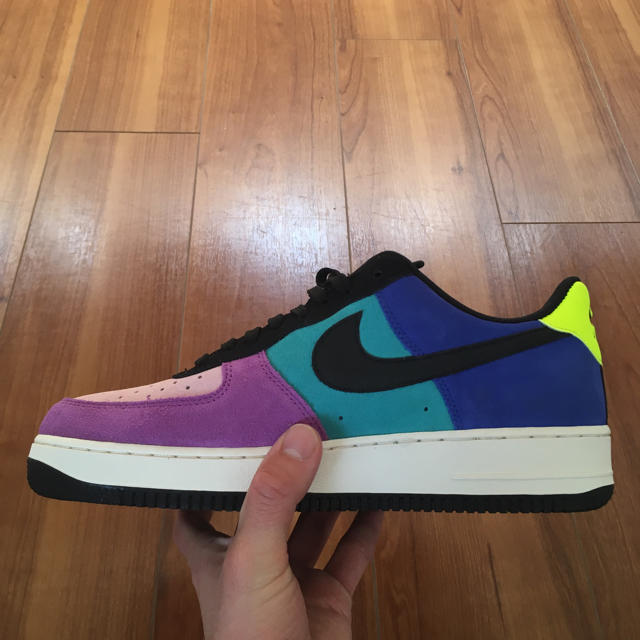 NIKE AIR FORCE 1 '07 LV8  NIKEスニーカー箱保護用も