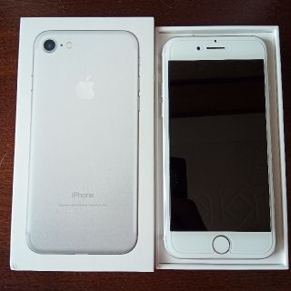 アイフォーン(iPhone)のiPhone 7 128GB　シルバー(スマートフォン本体)