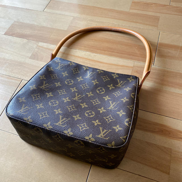 LV ショルダーバッグ