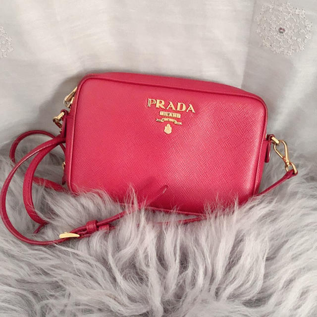 PRADA サフィアーノ