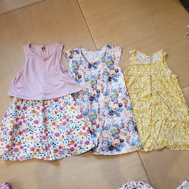 GLOBAL WORK(グローバルワーク)の花柄ワンピース　まとめ売り　サイズ130 キッズ/ベビー/マタニティのキッズ服女の子用(90cm~)(ワンピース)の商品写真