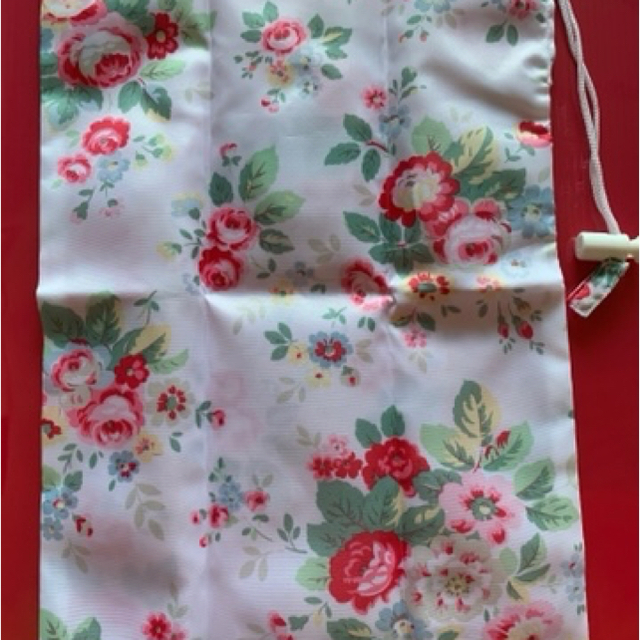 Cath Kidston(キャスキッドソン)の※ kanono様専用　『新品 』キャスキッドソン ジュースバック  白色花柄 レディースのファッション小物(ポーチ)の商品写真