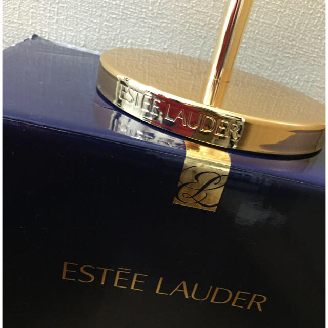 Estee Lauder(エスティローダー)のESTEE LAUDER ミラー インテリア/住まい/日用品のインテリア小物(卓上ミラー)の商品写真