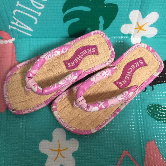 SKECHERS(スケッチャーズ)のSKECHERS 女の子 サンダル 16㎝ キッズ/ベビー/マタニティのキッズ靴/シューズ(15cm~)(サンダル)の商品写真