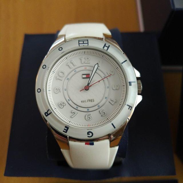 TOMMY HILFIGER(トミーヒルフィガー)のTOMMY HILFIGER 時計 レディースのファッション小物(腕時計)の商品写真