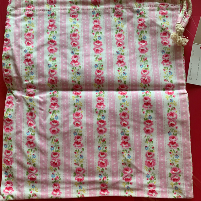 Cath Kidston(キャスキッドソン)の※ なおちゃん様専用 『新品 』キャスキッドソン 巾着袋  ピンク✖️白花柄 レディースのファッション小物(ポーチ)の商品写真