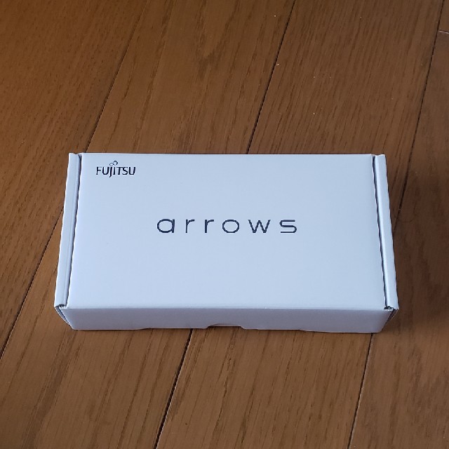 富士通(フジツウ)のarrows rx ブラック　黒　新品未使用 スマホ/家電/カメラのスマートフォン/携帯電話(スマートフォン本体)の商品写真