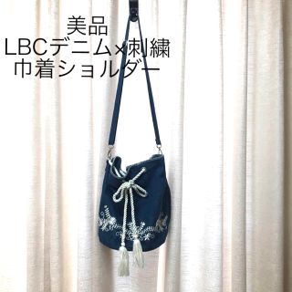 エルビーシー(Lbc)の美品■LBC デニム×お花 刺繍 巾着ショルダーバッグ 春 夏 トレンド ブルー(ショルダーバッグ)