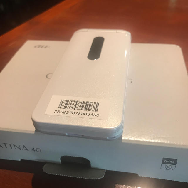 京セラ(キョウセラ)の新品　GRATINA 4G 白　SIMロック解除 スマホ/家電/カメラのスマートフォン/携帯電話(携帯電話本体)の商品写真