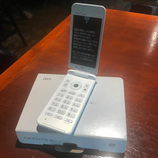 キョウセラ(京セラ)の新品　GRATINA 4G 白　SIMロック解除(携帯電話本体)