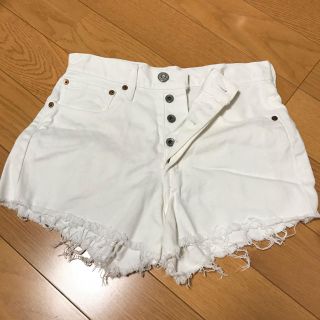 マウジー(moussy)のMOUSSY デニム　ショートパンツ　白(ショートパンツ)