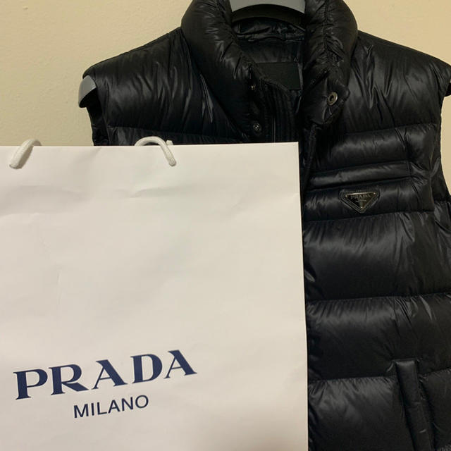 PRADA(プラダ)のプラダ ダウンベスト 美品 メンズのジャケット/アウター(ダウンベスト)の商品写真