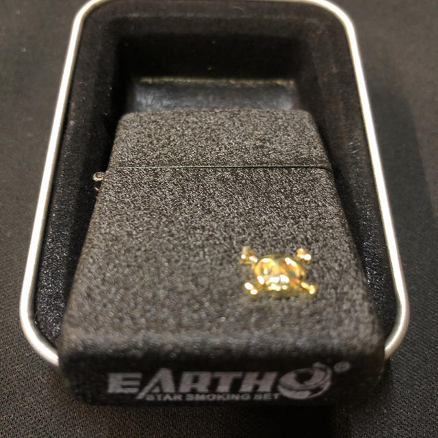 スカル ワンポイントデザイン オイルライター EARTH ブラック 黒 骸骨 メンズのファッション小物(タバコグッズ)の商品写真