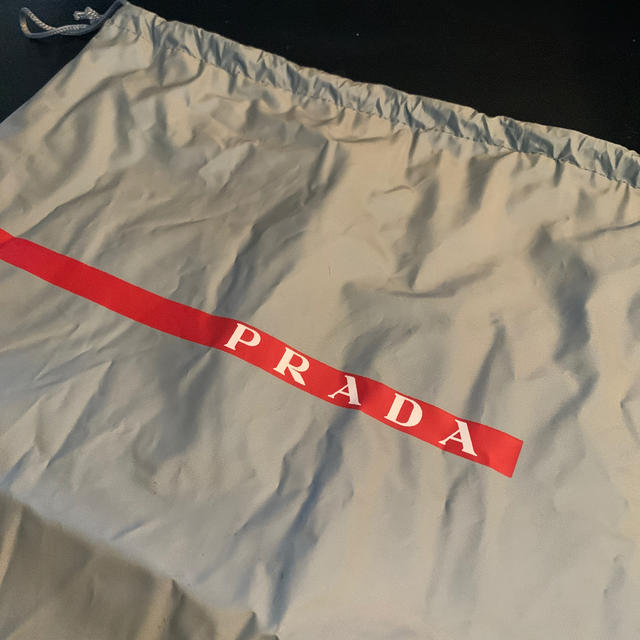 PRADA(プラダ)の最終値下げ‼️プラダの大判ビニール巾着袋 スポーツ/アウトドアのスポーツ/アウトドア その他(その他)の商品写真