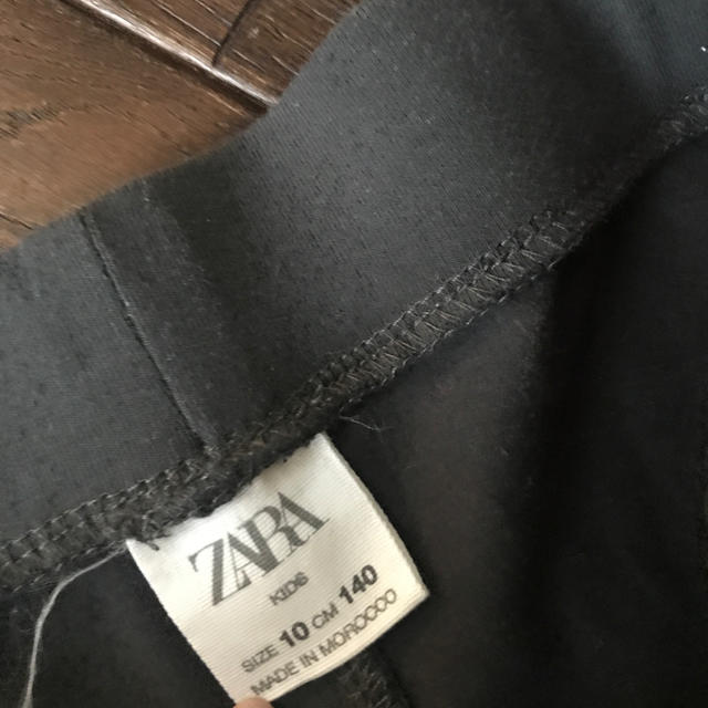 ZARA(ザラ)のZARA ラインパンツ　スパッツ キッズ/ベビー/マタニティのキッズ服女の子用(90cm~)(パンツ/スパッツ)の商品写真