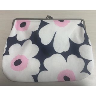 マリメッコ(marimekko)の【お値下げ中】マリメッコ　ウニッコ柄がま口ポーチ　フィンエアー限定(ポーチ)