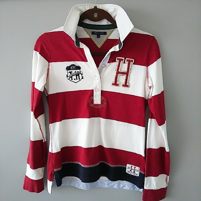 TOMMY HILFIGER(トミーヒルフィガー)のTOMMY HILFIGER 襟裏等のディテールが素敵なラガーシャツ レディースのトップス(Tシャツ(長袖/七分))の商品写真