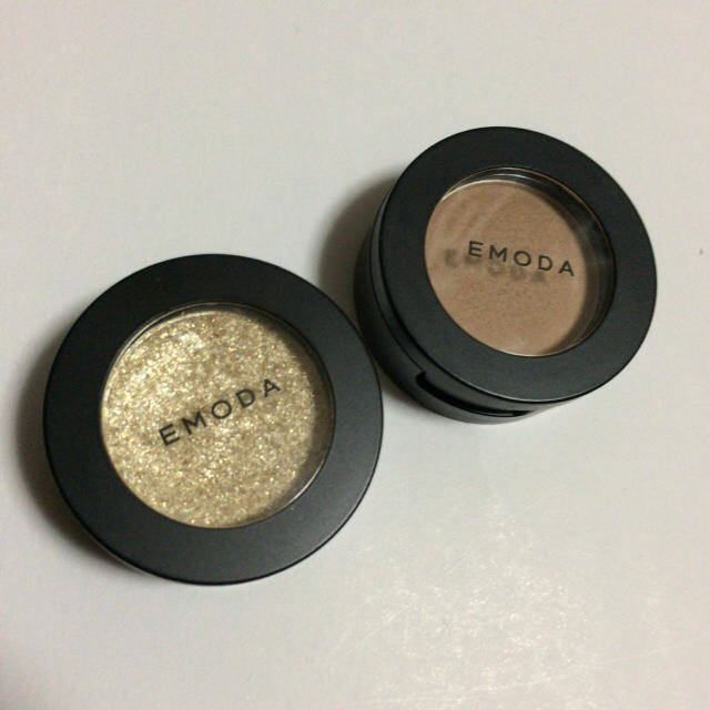 EMODA(エモダ)のエモコス アイシャドウ２つ コスメ/美容のベースメイク/化粧品(アイシャドウ)の商品写真