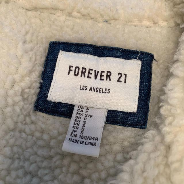 FOREVER 21(フォーエバートゥエンティーワン)のデニム　ブルゾン レディースのジャケット/アウター(Gジャン/デニムジャケット)の商品写真