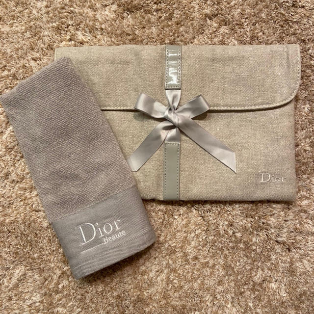 Dior(ディオール)の【新品、未使用】Dior ハンドタオル インテリア/住まい/日用品の日用品/生活雑貨/旅行(タオル/バス用品)の商品写真