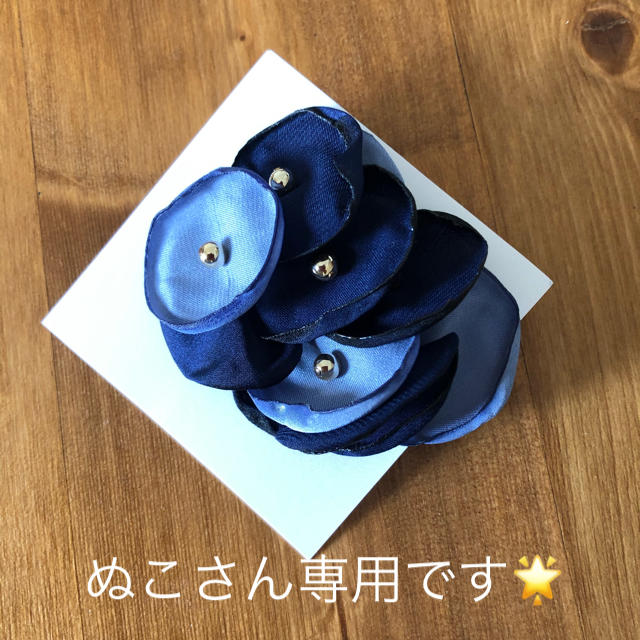 ハンドメイド　青フラワーイヤリング