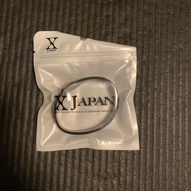 X JAPANリストバンド エンタメ/ホビーのタレントグッズ(ミュージシャン)の商品写真