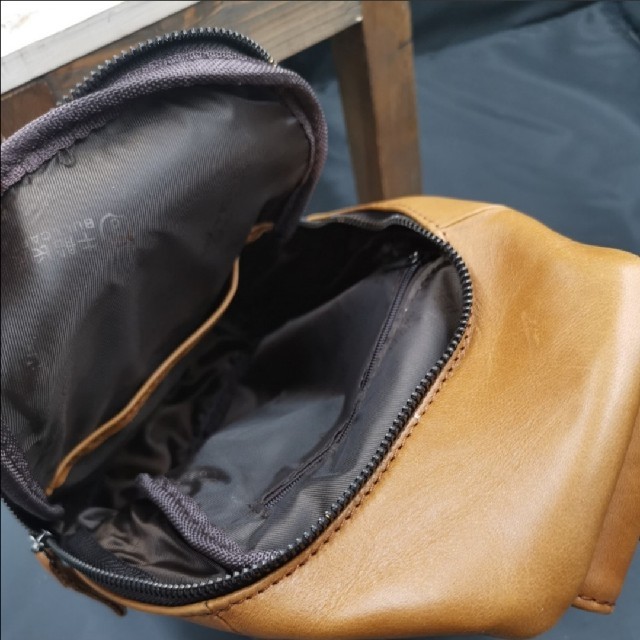 本革ボディバッグイエローブラウン牛革多機能斜めがけバッグ メンズのバッグ(ボディーバッグ)の商品写真