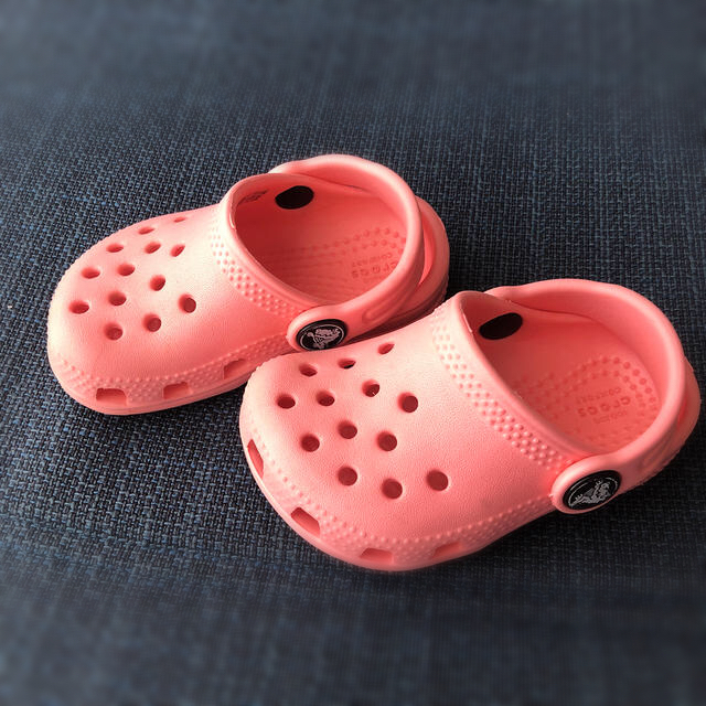 crocs(クロックス)の【取り置き中】¥850 クロックス子供用サンダル キッズ/ベビー/マタニティのベビー靴/シューズ(~14cm)(サンダル)の商品写真